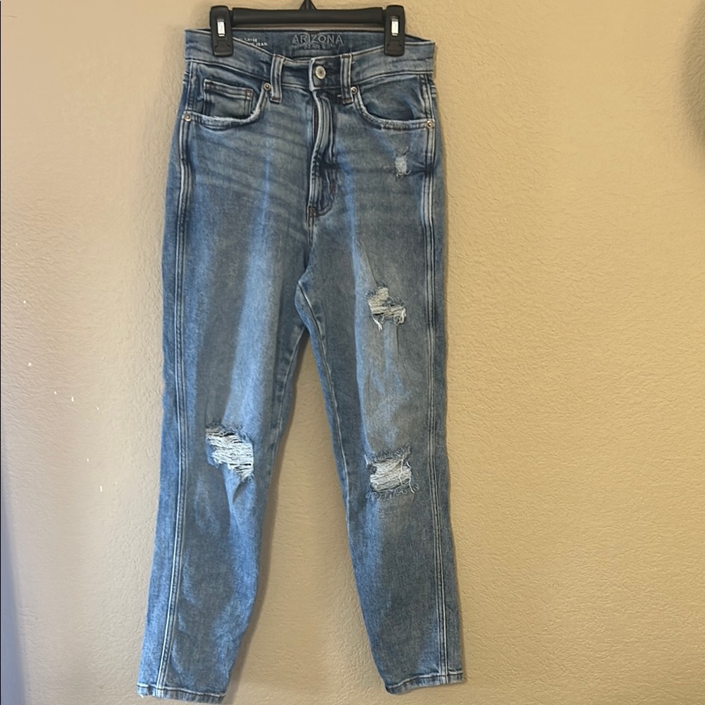 Arizona Jean Company Women's Light Blue Ripped Ankle Jeans